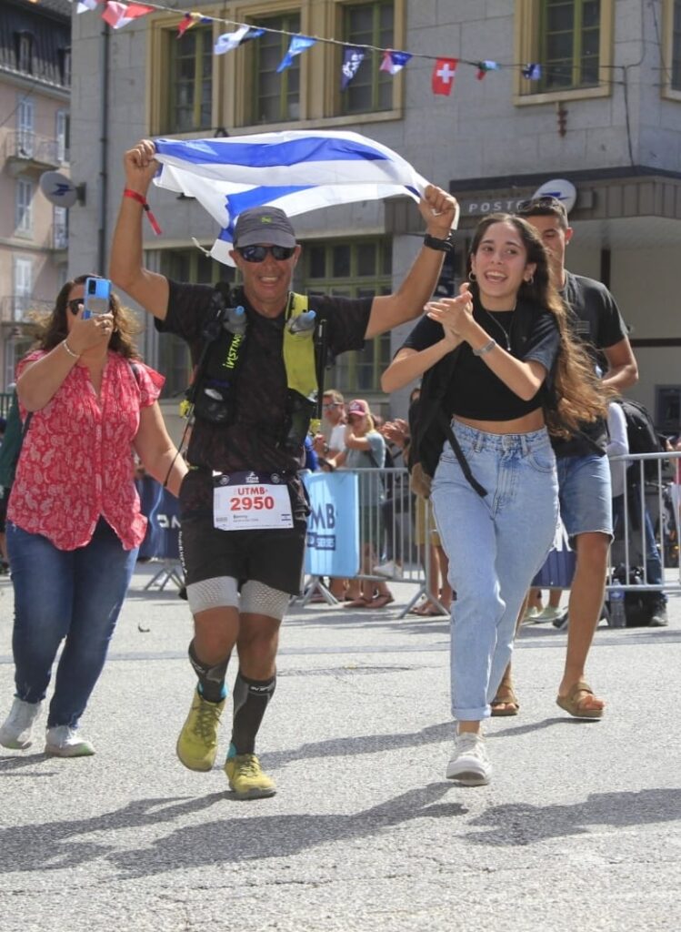 בני ילד רץ